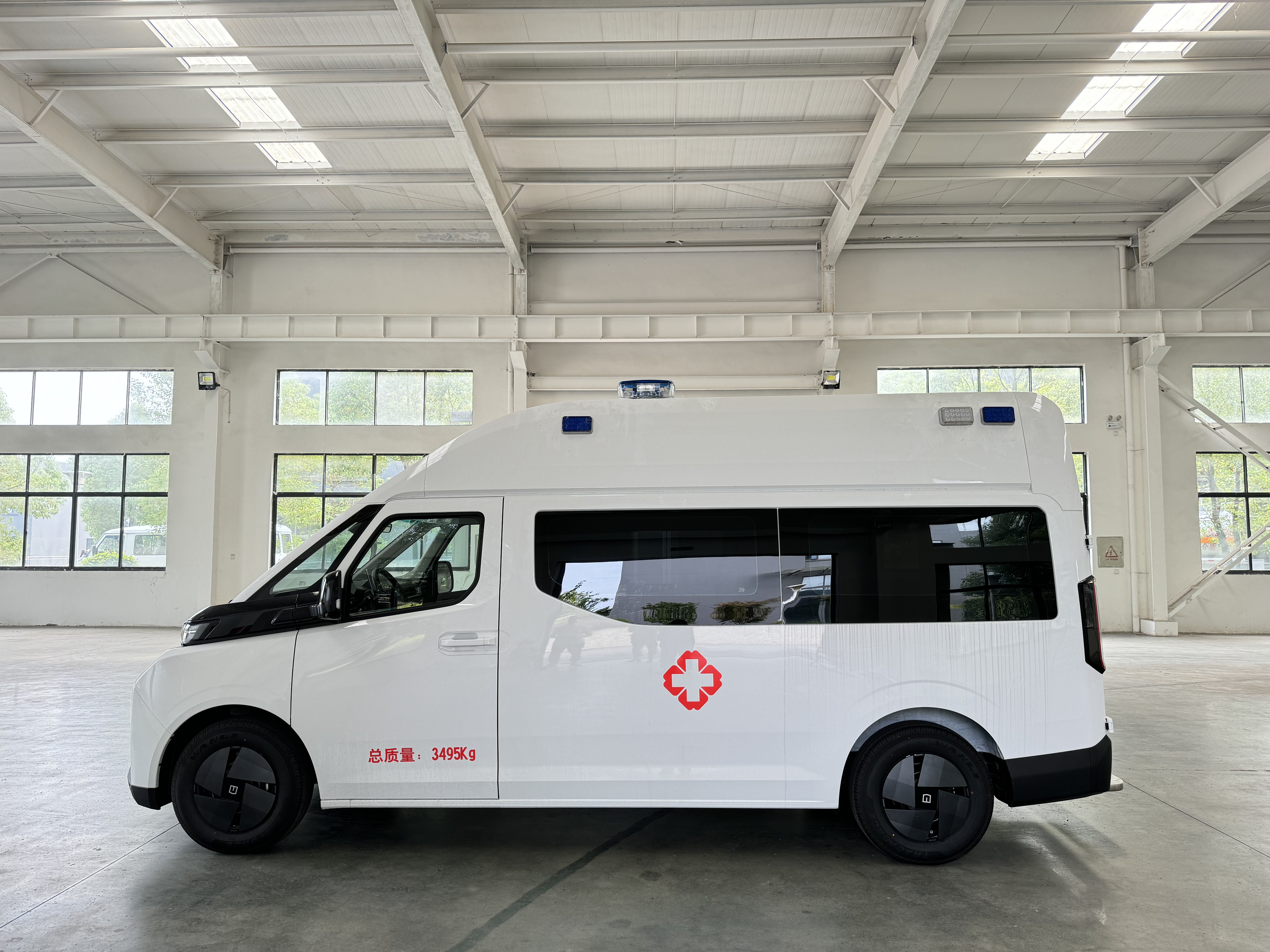 吉利远程电动救护车