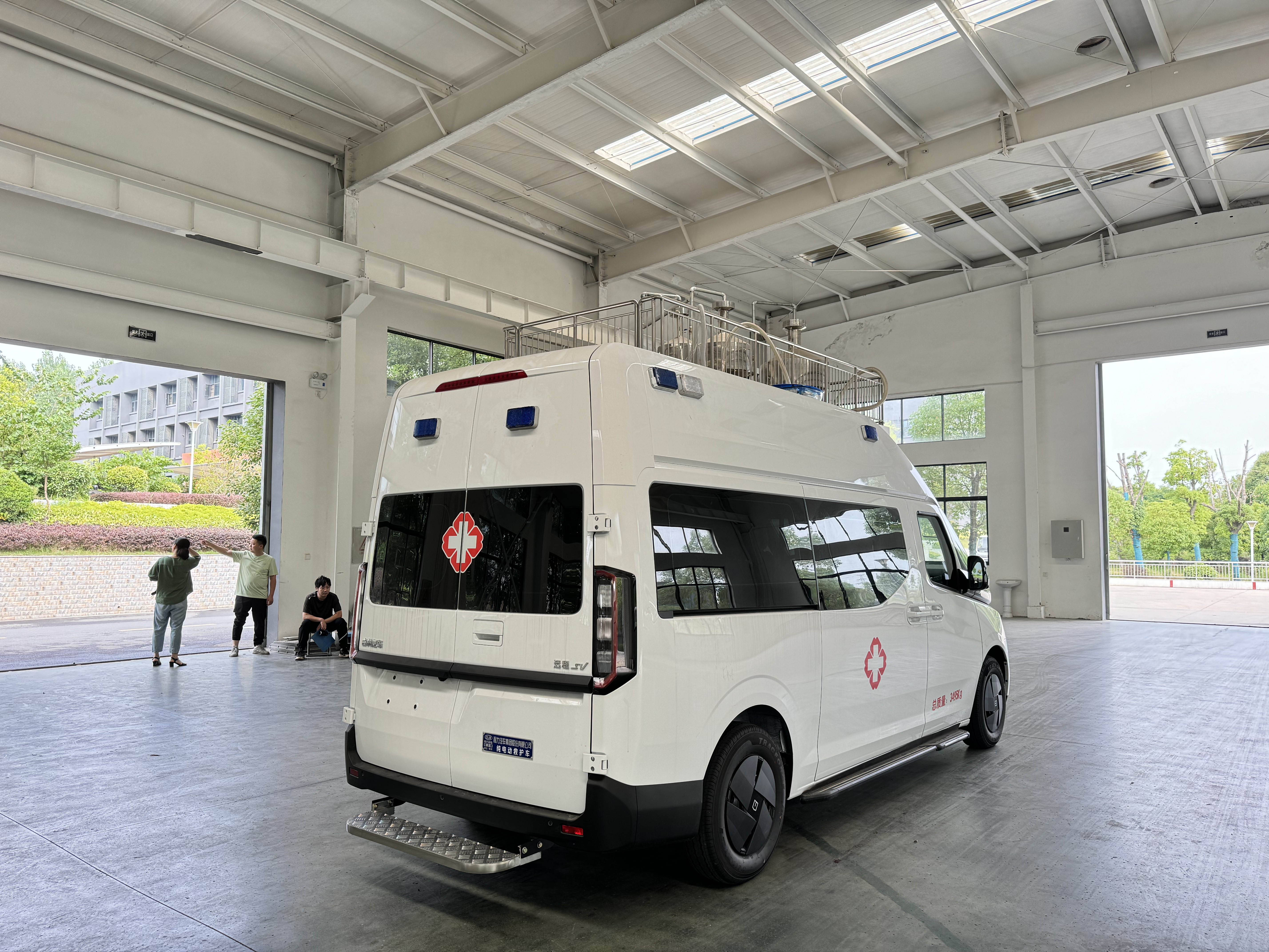吉利远程电动救护车