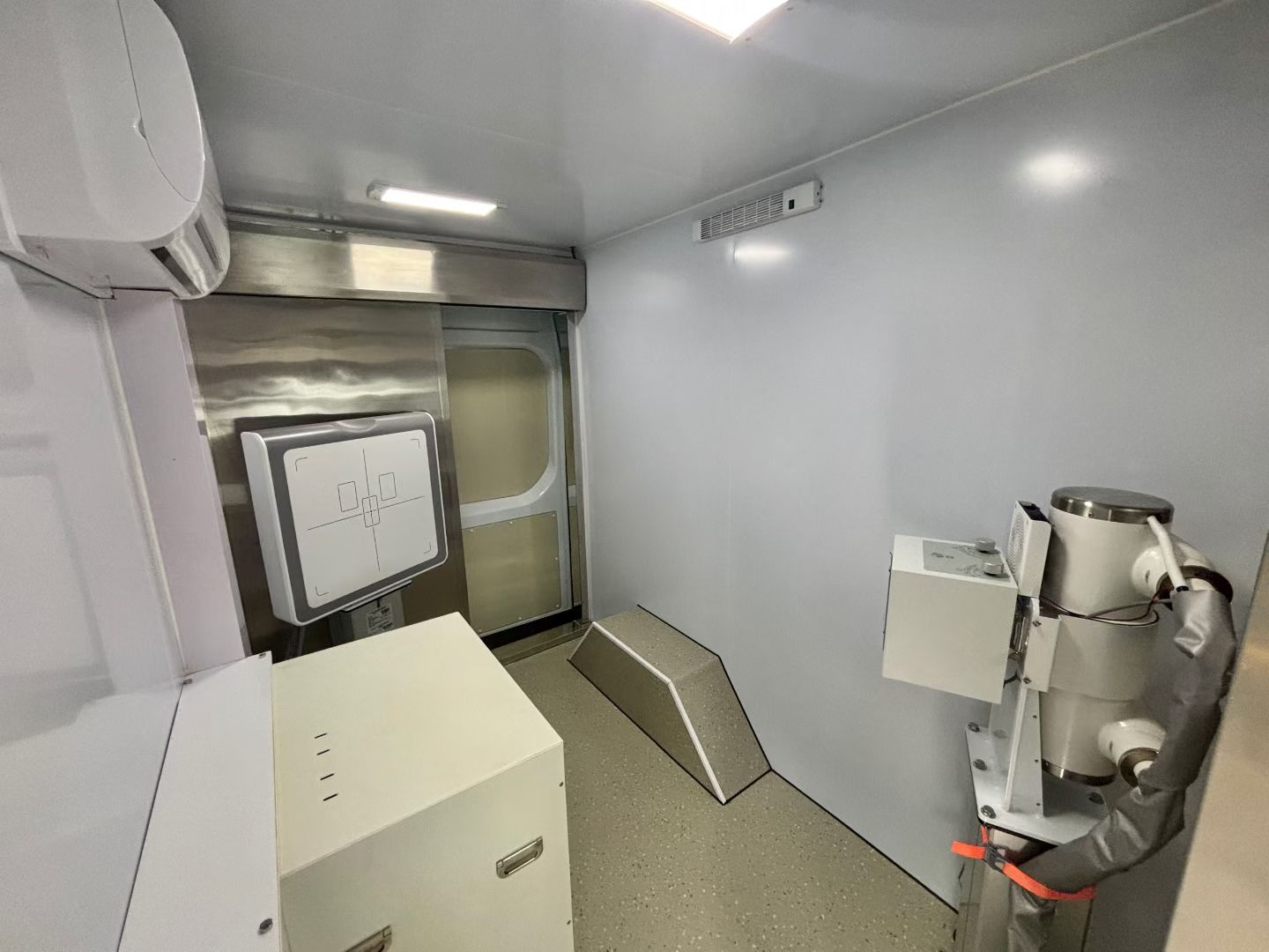江铃福顺 DR 体检车 —— 移动的数字化医学影像中心