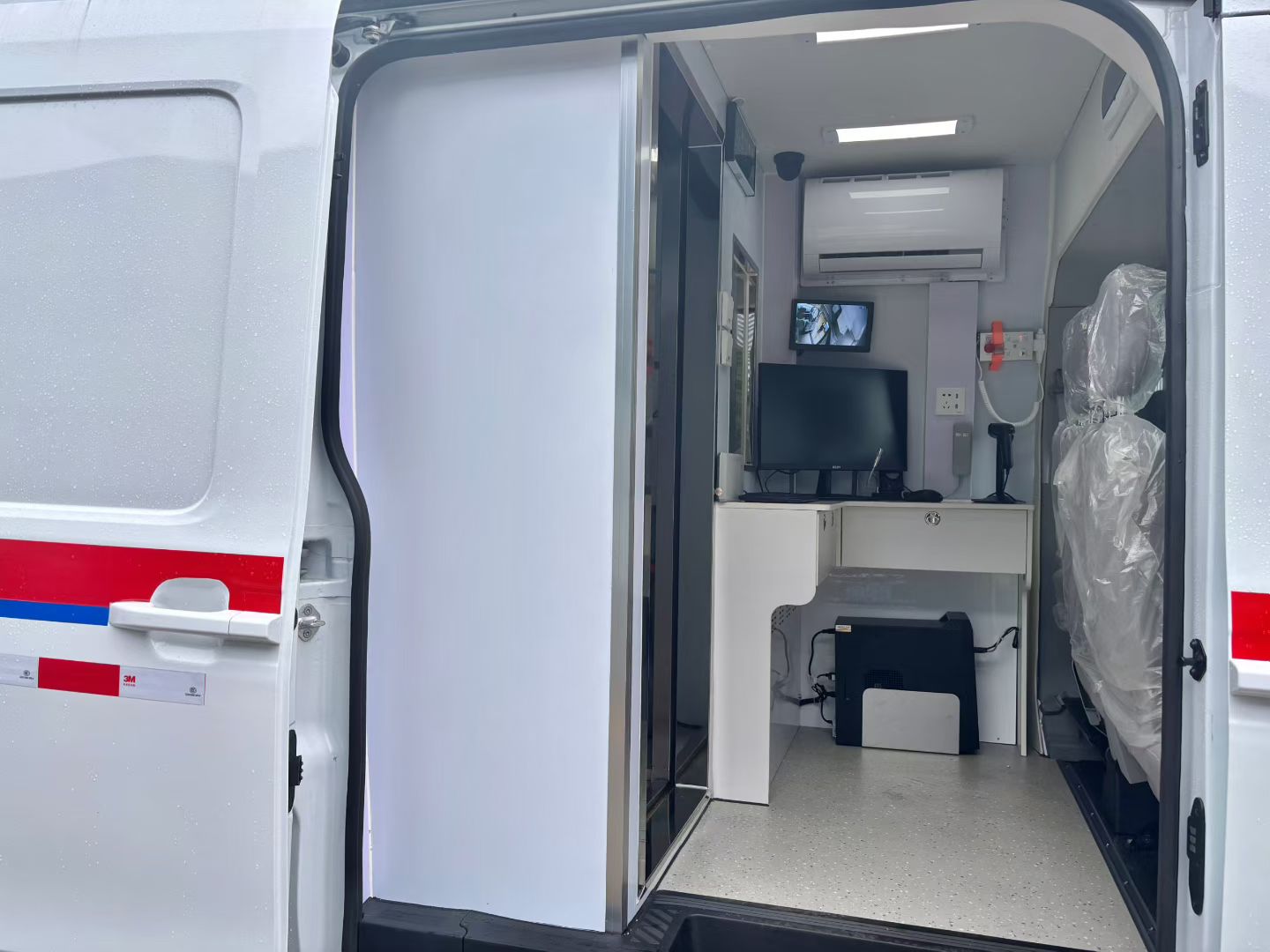 福特 T8 DR 体检车 —— 移动的数字化医学影像中心