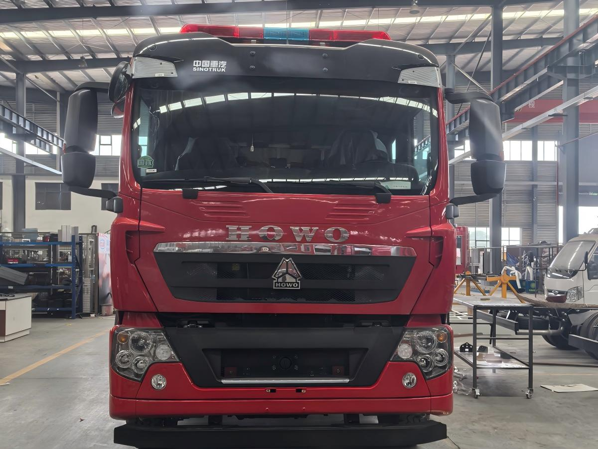 豪沃8吨水罐消防车