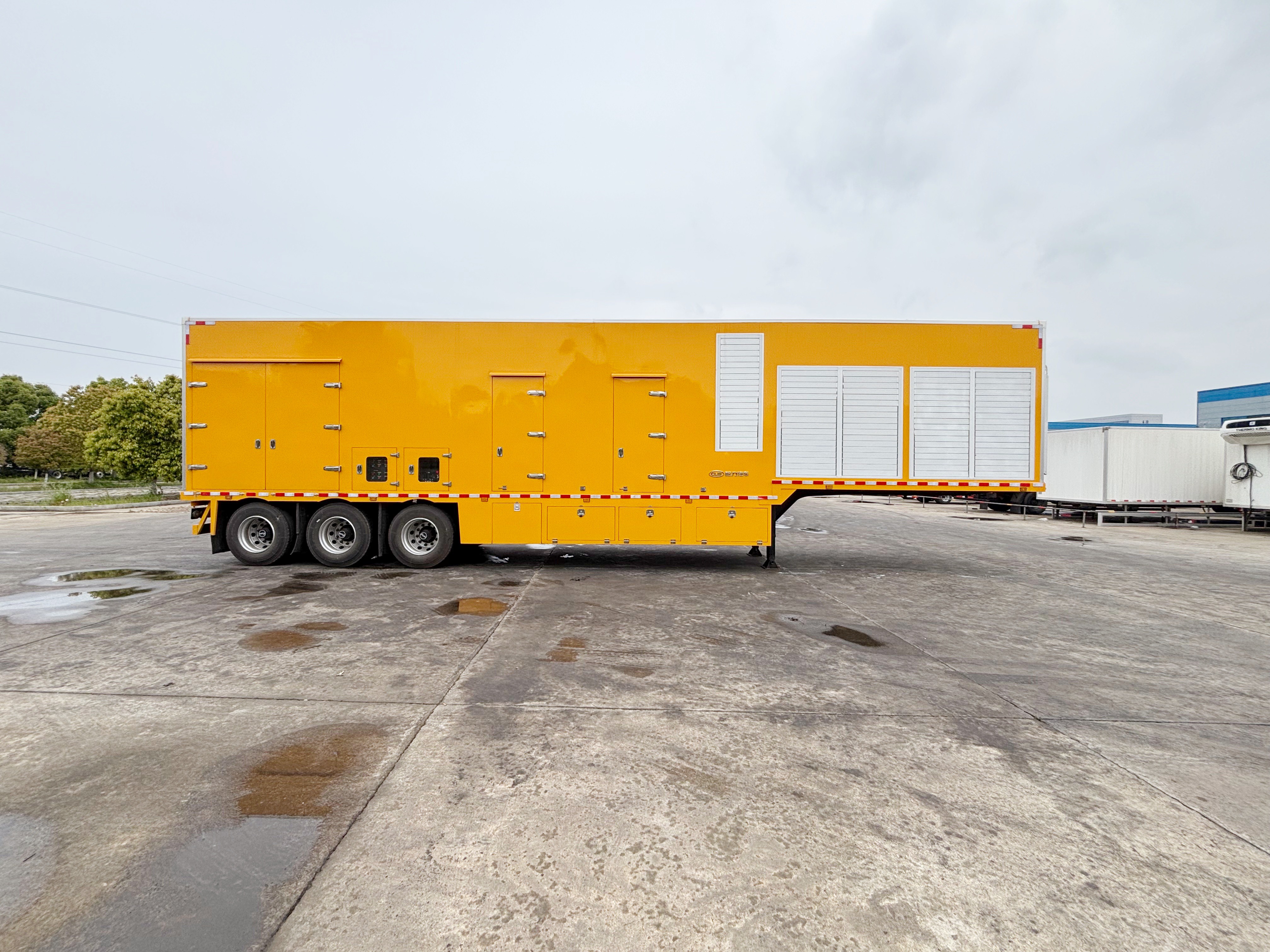 2000KW 电源半挂车 —— 移动大功率应急电源中心