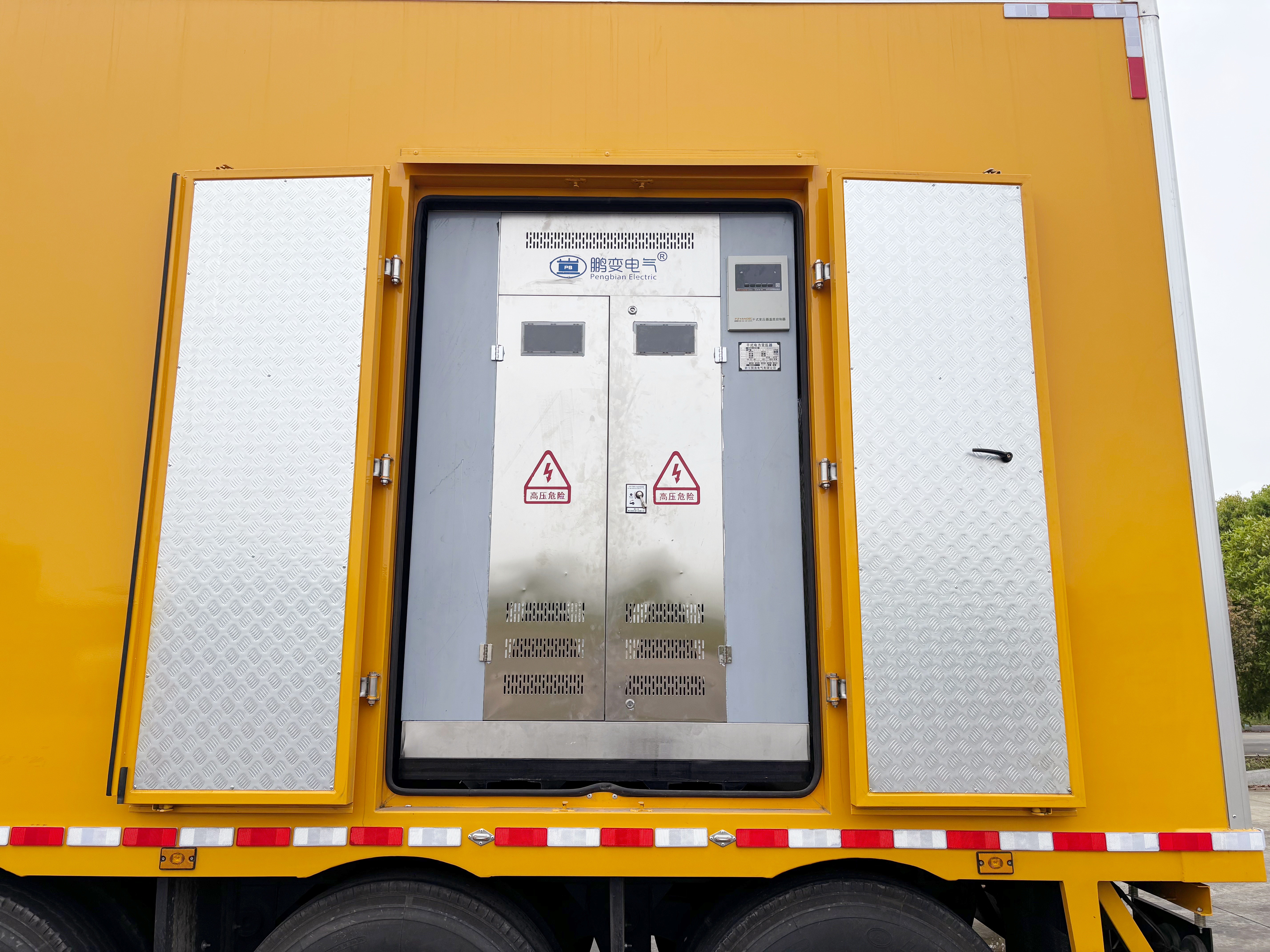 2000KW 电源半挂车 —— 移动大功率应急电源中心