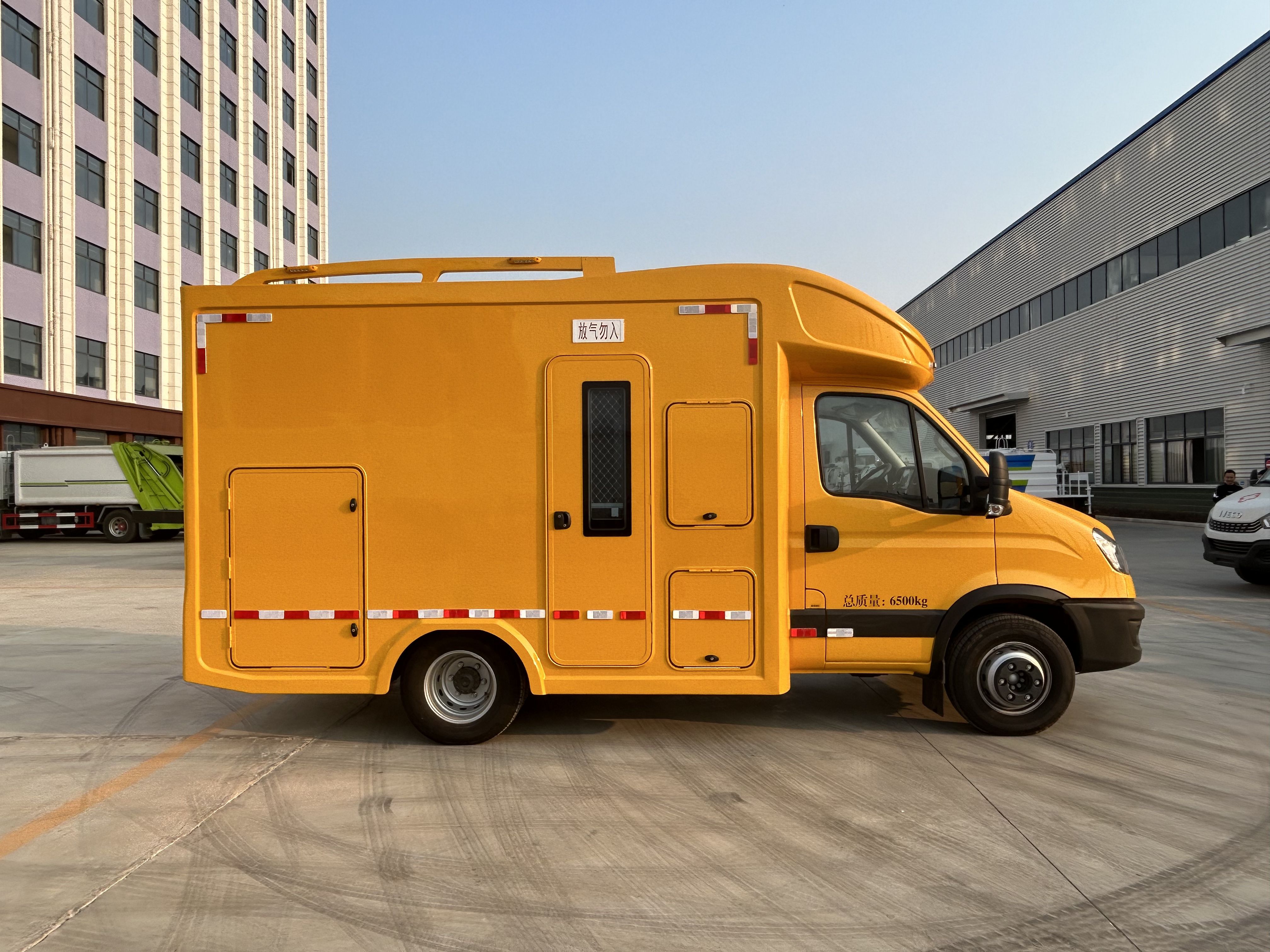 依维柯4X2储能电源车