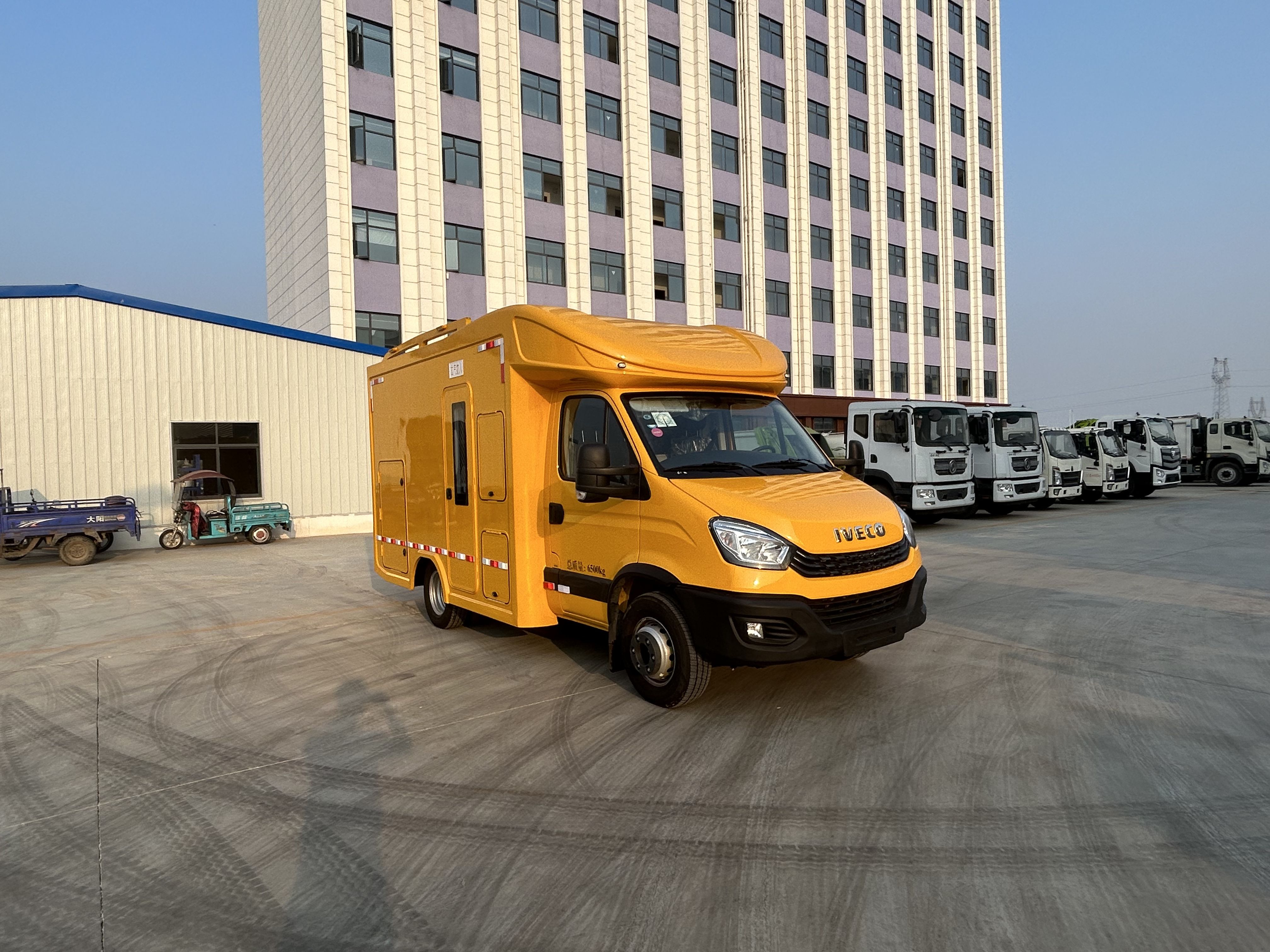 依维柯4X2储能电源车