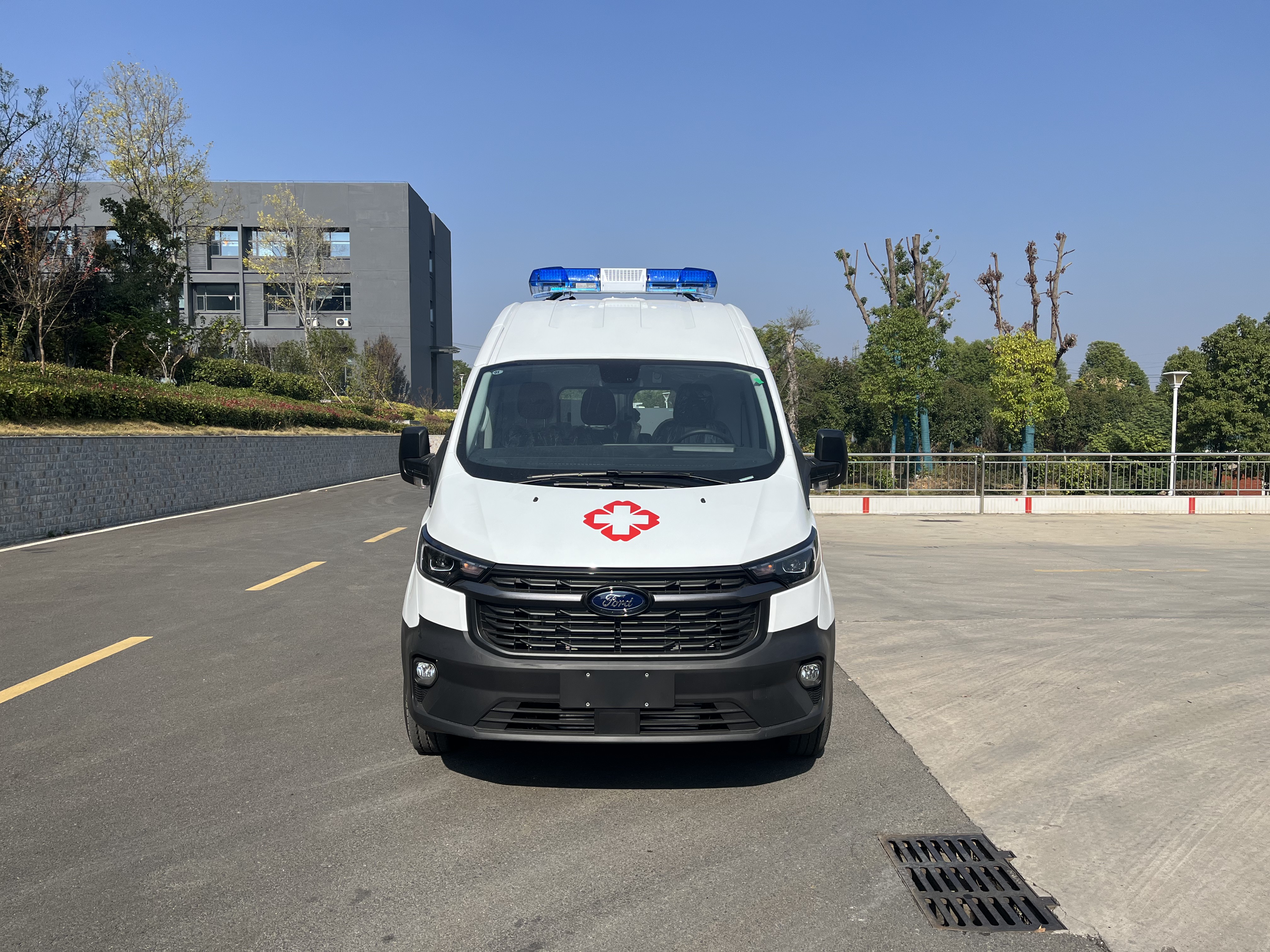 福特 T6 监护型救护车