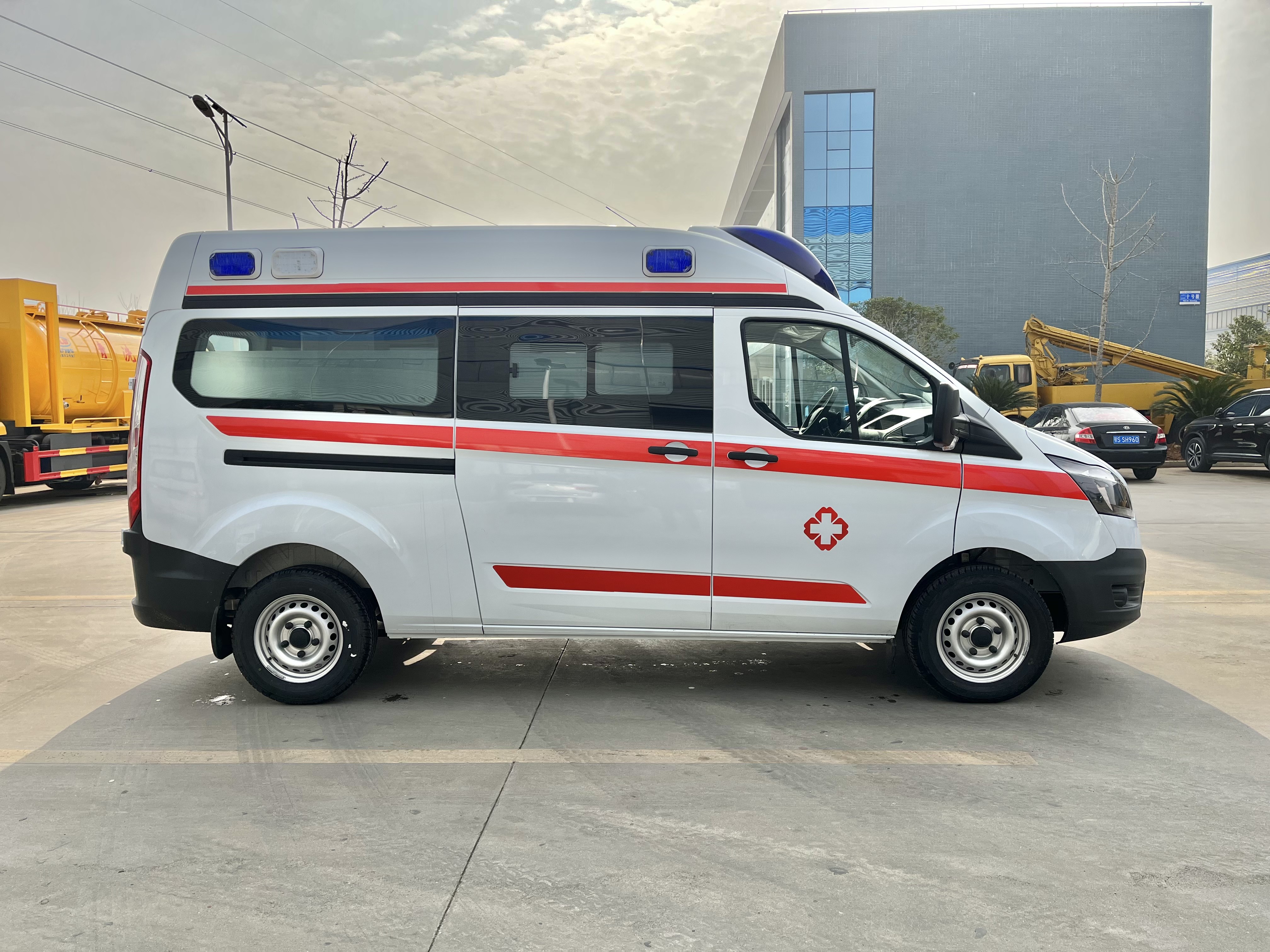 福特 T6 监护型救护车