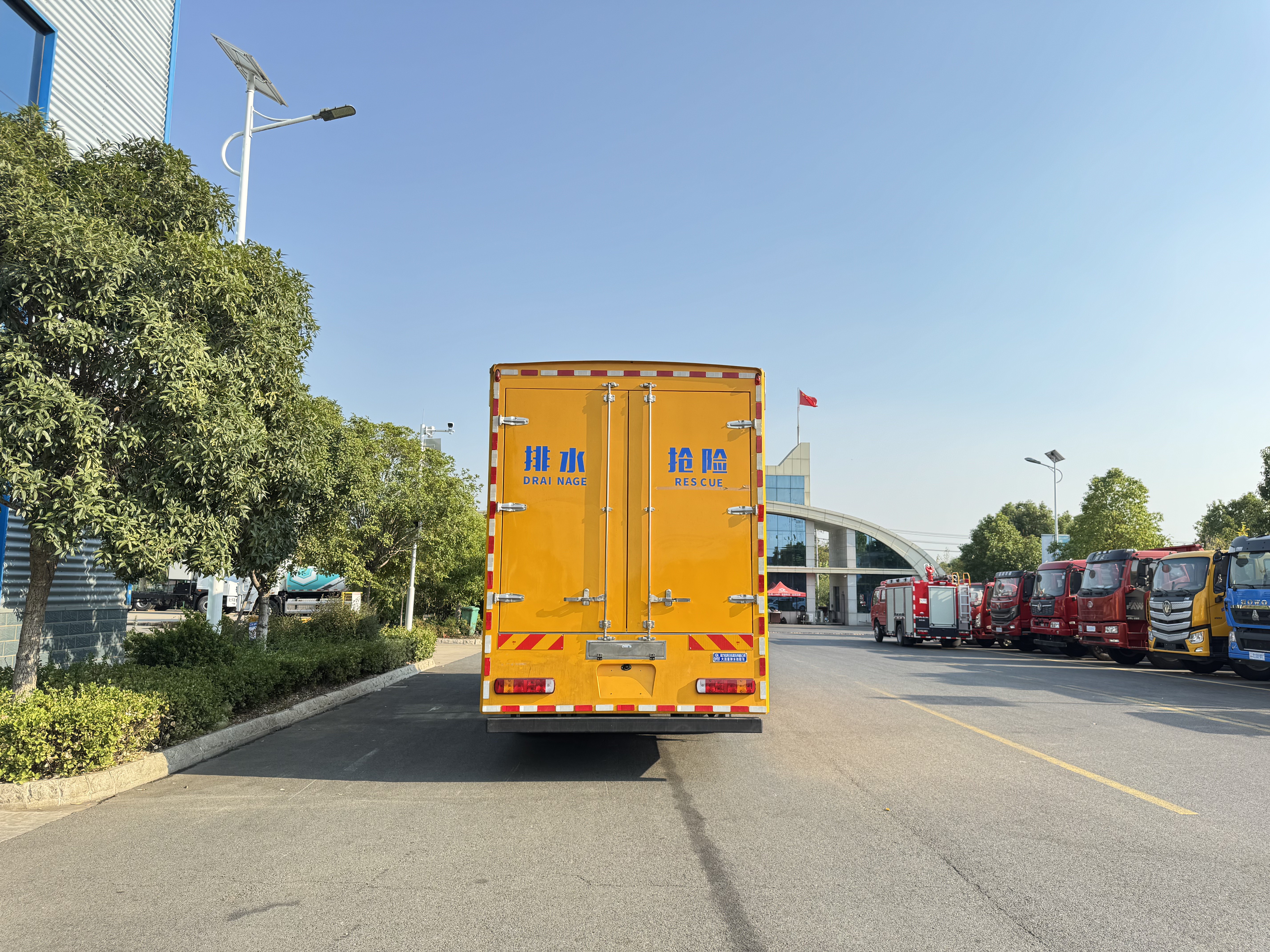 重汽豪沃TX7城市应急抢险排涝车
