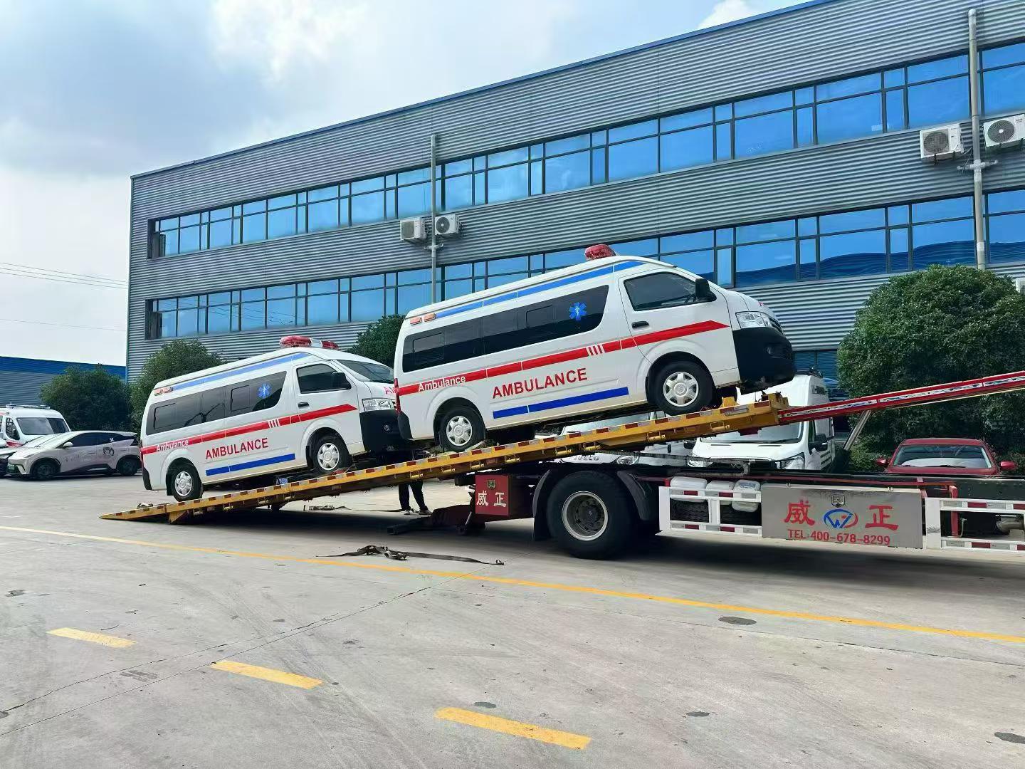 2台福特救护车出口东南亚｜湖北锐途救护车出口案例